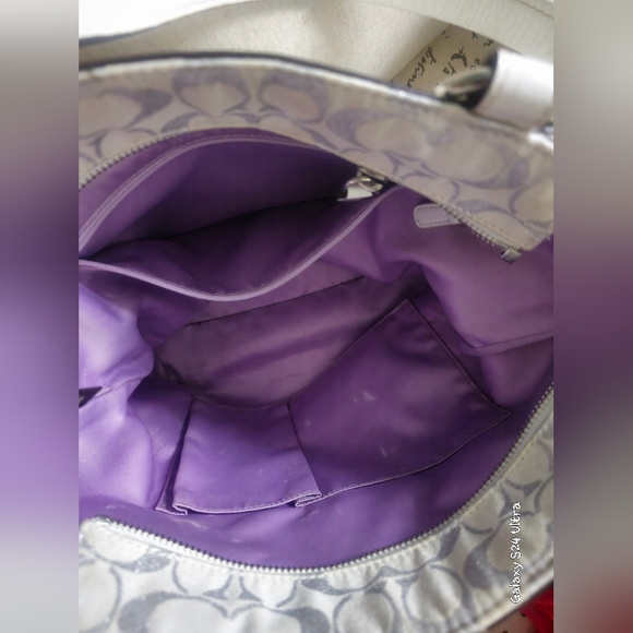 COACH PENELOPE SLVER SIGNATURE TOTE PATENT LEATHER 20261E WHITE PURPLE LINING - Picture 6 of 7